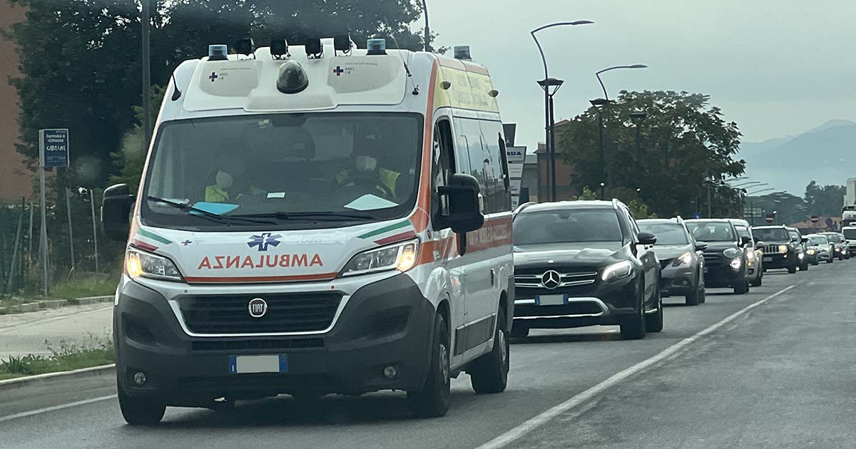 Scontro auto-moto: un ferito grave elitrasportato a Roma AMBULANZA