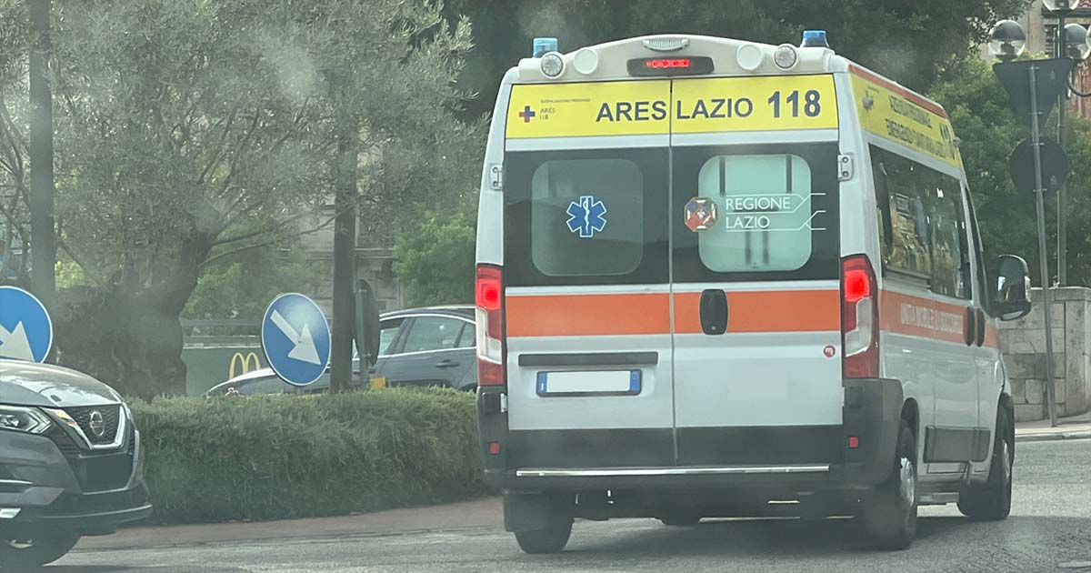 Grave incidente stradale: giovane ferito elitrasportato a Roma AMBULANZA
