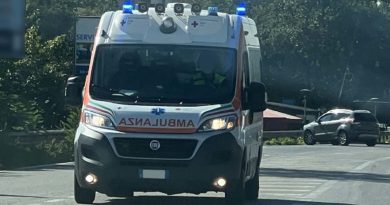 Incidenti stradali: due vittime di 20 e 51 anni AMBULANZA