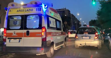 Giovane accoltellato e ucciso per strada AMBULANZA