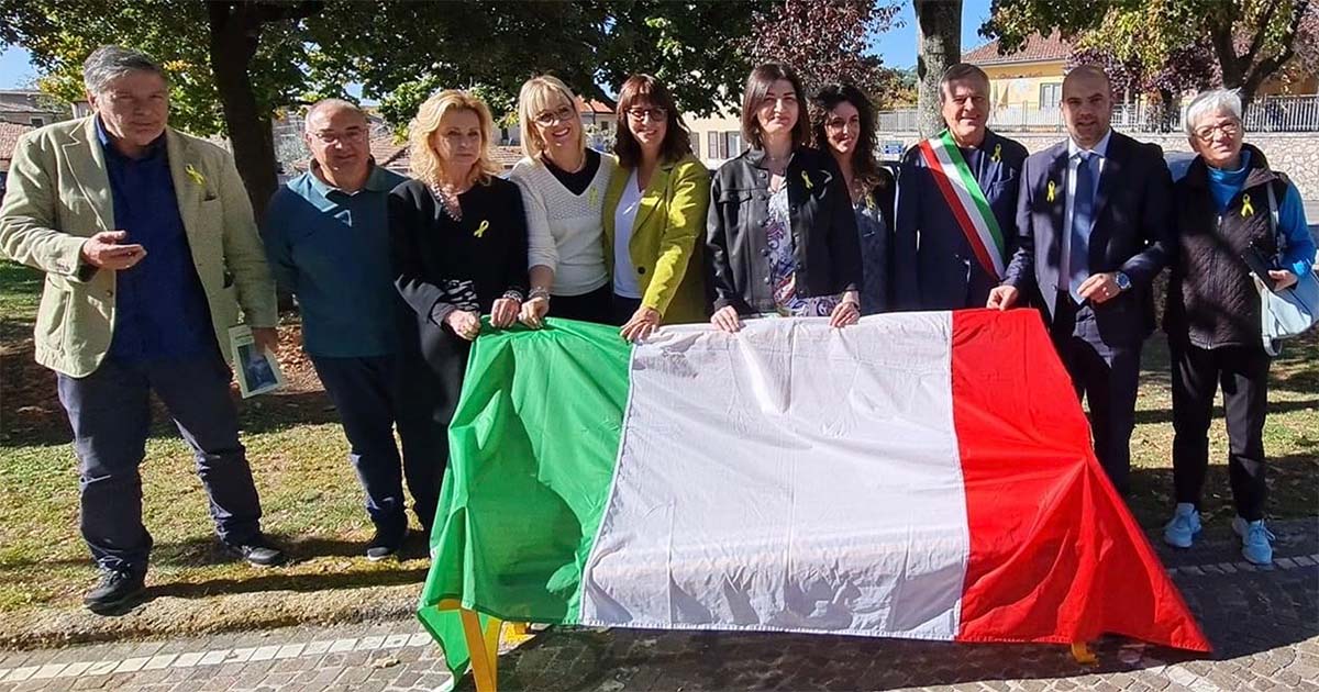 Frosinone Collepardo – Inaugurata la 20a “panchina gialla” della provincia di Frosinone Colllepardo
