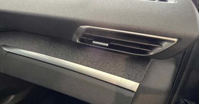 Peugeot 3008 Peugeot 3008: vieni a scoprirla da Jolly Automobili Peugeot SUV Plug In Hybrid cruscotto prese aria climatizzatore