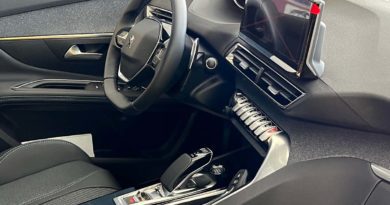 Peugeot 3008 Peugeot 3008: vieni a scoprirla da Jolly Automobili Peugeot SUV Plug In Hybrid interno ergonomic display volante