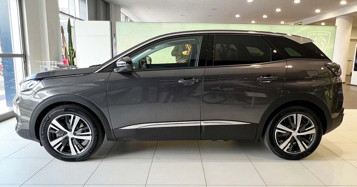 Peugeot 3008 Peugeot 3008: vieni a scoprirla da Jolly Automobili Peugeot SUV Plug In Hybrid profilo laterale linea