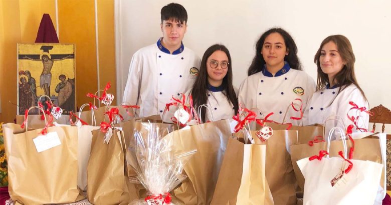 Ceccano Dolci natalizi preparati dagli studenti dell’Alberghiero di Ceccano per le famiglie in difficoltà Alberghiero Ceccano