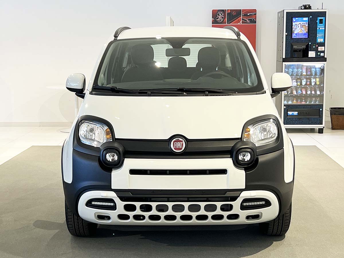 Fiat Panda Fiat Panda promozioni: fino al 31 Dicembre 2022 tua da 129 € al mese. Scoprila da Jolly Automobili Fiat Panda Cross top di gamma della Panda