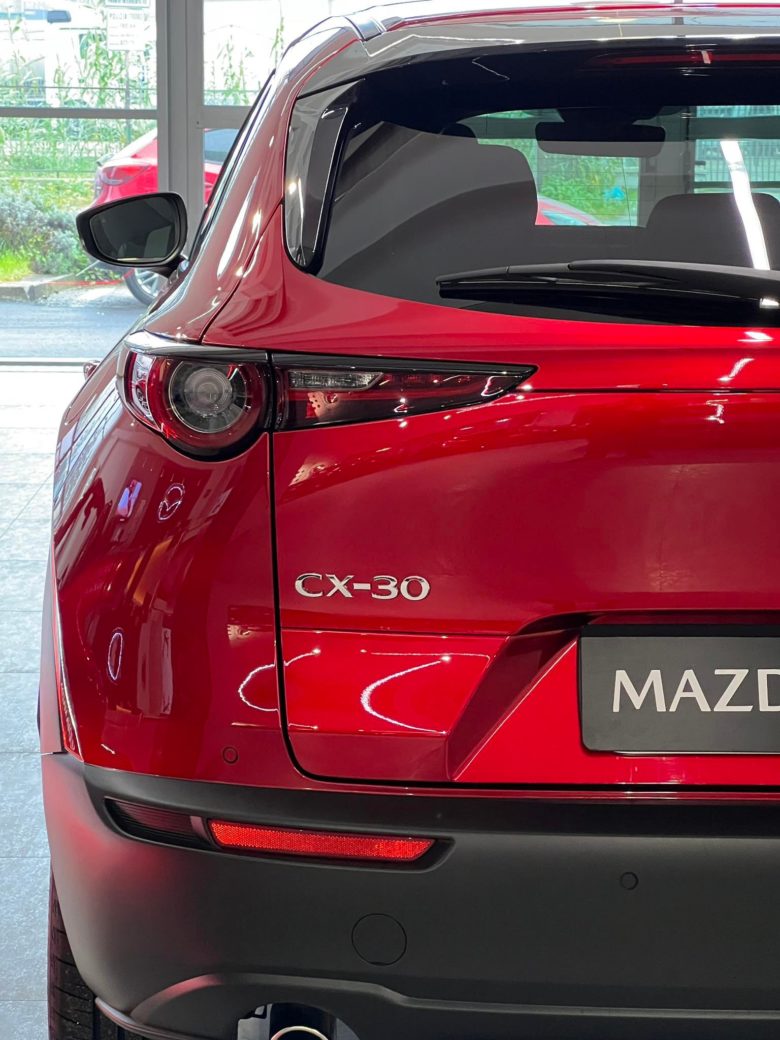 Mazda Mazda CX-30 risveglia il guidatore che è in te. Tua da 285 € al mese Mazda CX posteriore