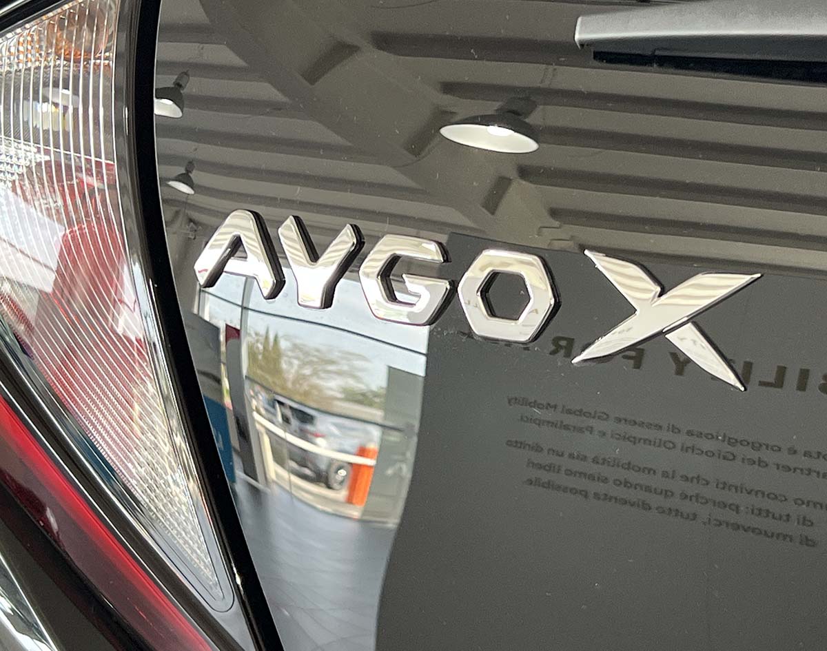 Toyota Toyota Aygo X: fino al 31 Gennaio 2023 tua da 119 € al mese Toyota Aygo X firma luminosa posteriore fari posteriori