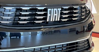 Fiat Tipo Hybrid: fino al 28 Febbraio 2023 tua da 269 € al mese Fiat Tipo SW griglia anteriore cofano logo Fiat