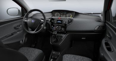 Lancia Ypsilon: quanto costa e quanto consuma Lancia Ypsilon interno volante cruscotto