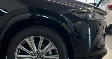 Mazda CX profilo anteriore laterale fari cerchi in lega