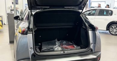 Peugeot SUV 2008 elettrico scontato (-4.000 €): in pronta consegna da Jolly Automobili Peugeot elettrica bagagliaio