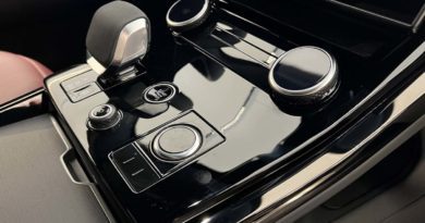 Range Rover Sport: tua con Leasing+, formula per Persone Giuridiche e Privati con o senza Partita IVA Range Rover Sport interni cambio automatico design