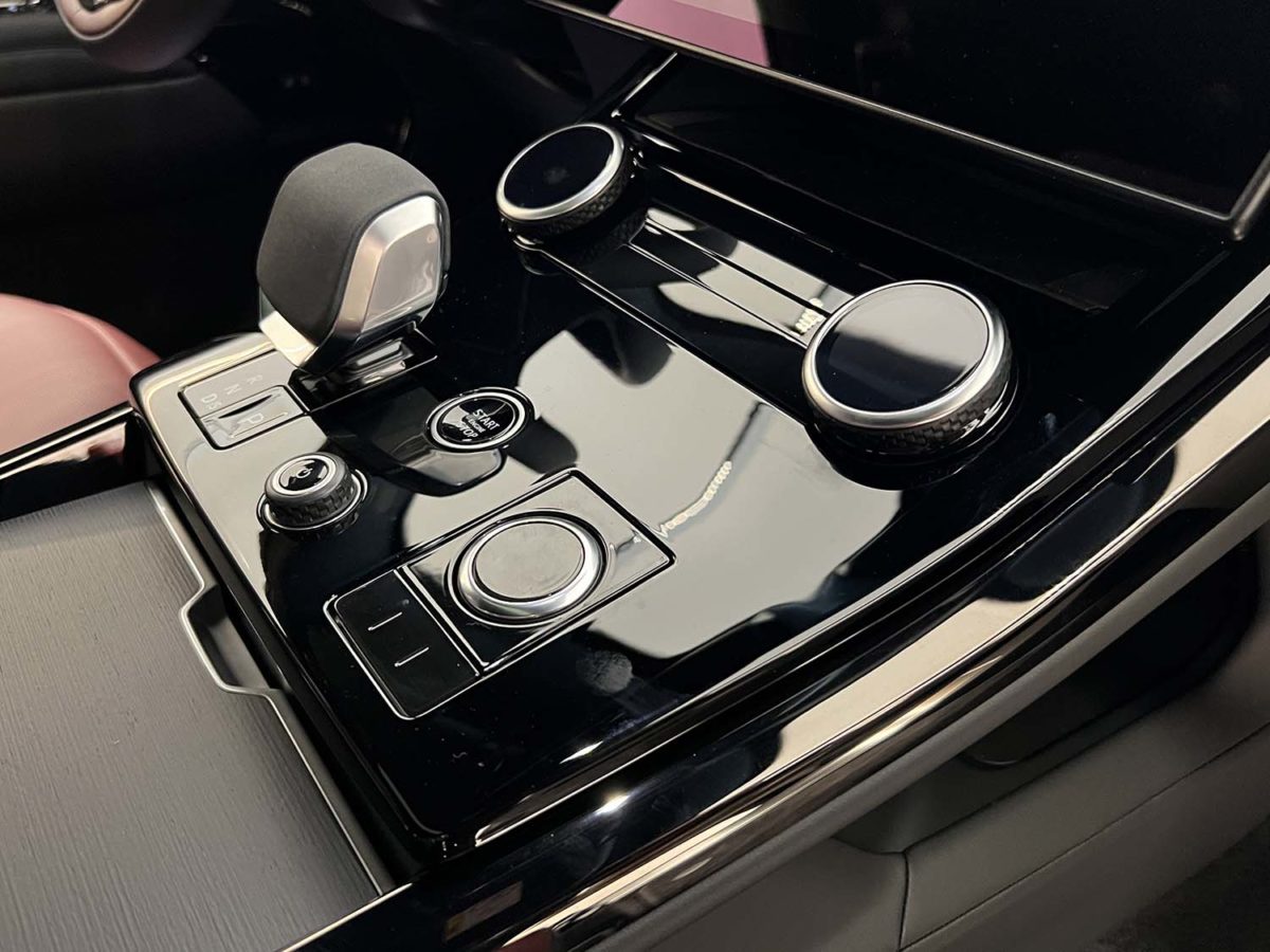 Range Rover Sport: tua con Leasing+, formula per Persone Giuridiche e Privati con o senza Partita IVA Range Rover Sport interni cambio automatico design