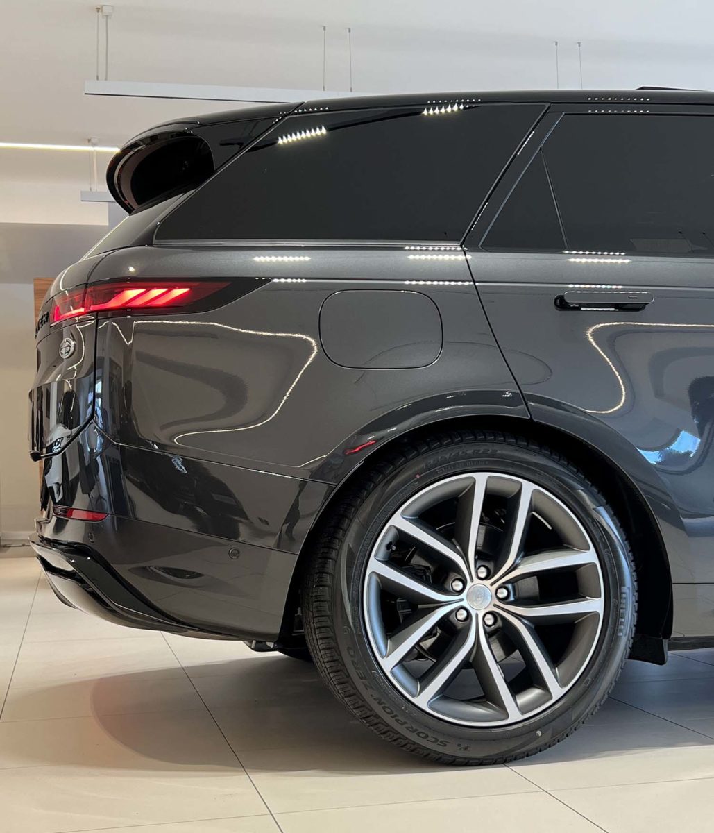 Range Rover Sport: tua con Leasing+, formula per Persone Giuridiche e Privati con o senza Partita IVA Range Rover Sport profilo laterale posteriore fari cerchi