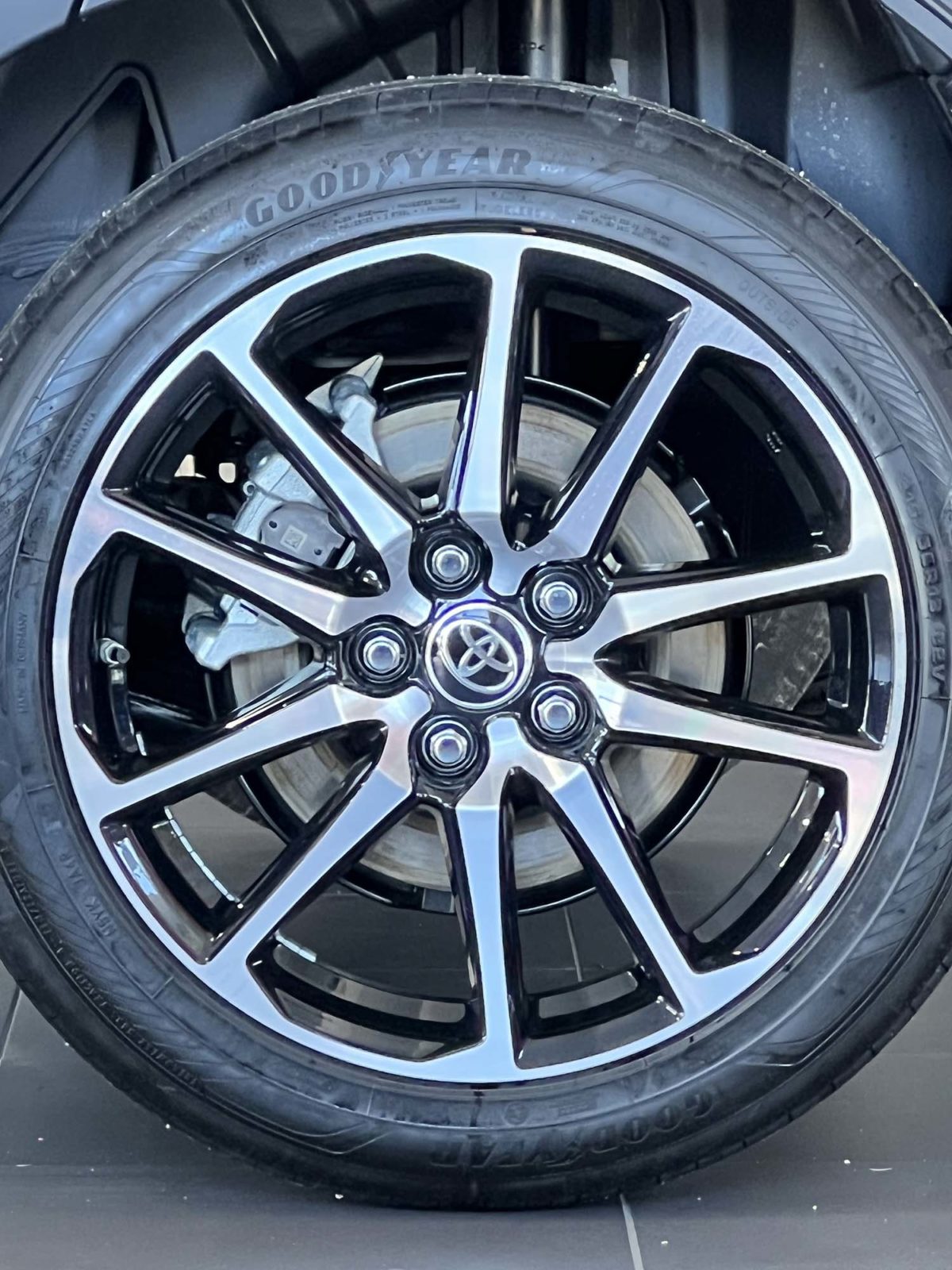 Toyota Yaris Cross è l’auto del momento: tua da 188 € al mese fino al 28 Febbraio 2023 Toyota Yaris Cross cerchi in lega