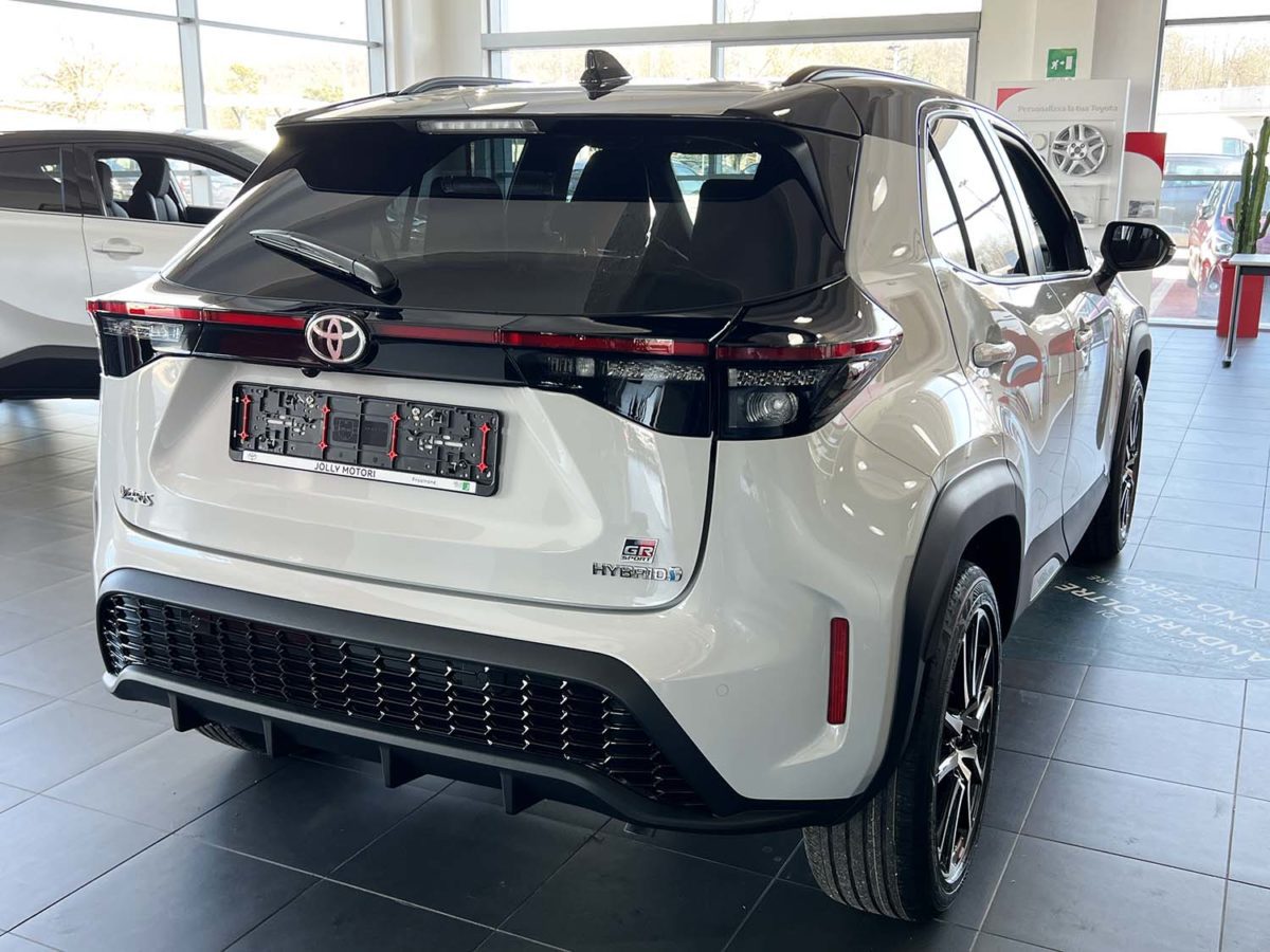Toyota Yaris Cross è l’auto del momento: tua da 188 € al mese fino al 28 Febbraio 2023 Toyota Yaris Cross posteriore