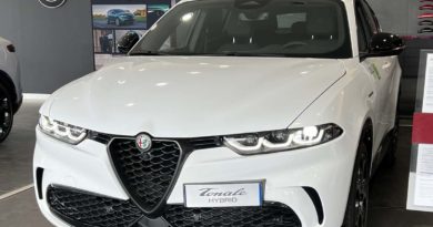 Alfa Romeo Tonale Hybrid: fino al 31 Marzo 2023 Alfa Romeo Tonale Hybrid maschera anteriore cofano biscione