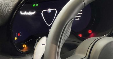 Alfa Romeo Tonale Hybrid: fino al 31 Marzo 2023 Alfa Romeo Tonale interno volante schermo