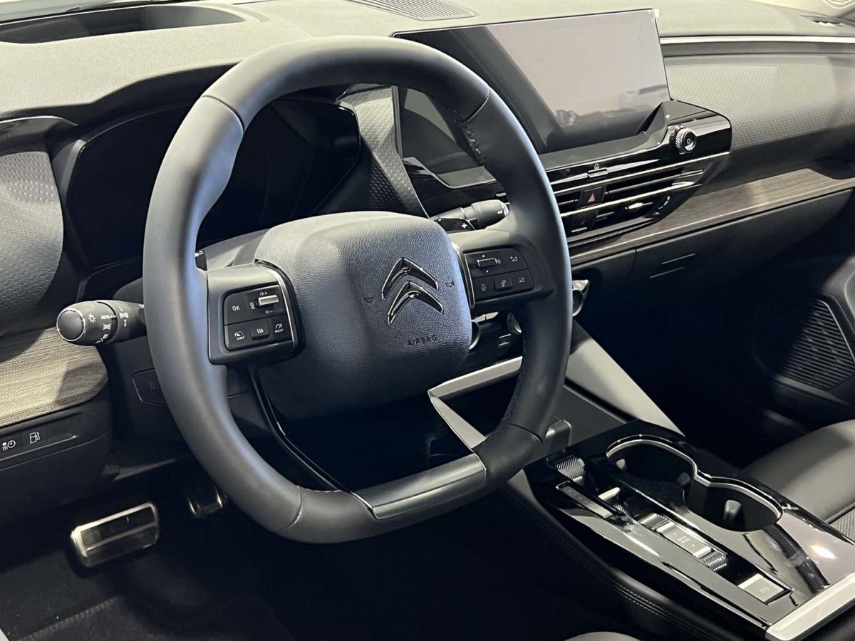 Citroën C5 X Hybrid: vieni a scoprirla da Jolly Automobili Citroen C X volante interno