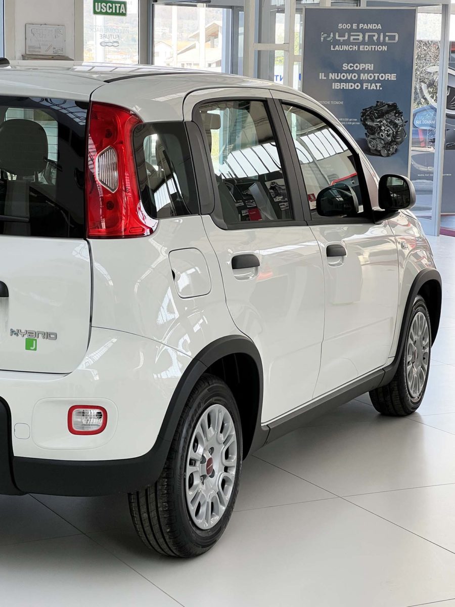 Fiat Panda: fino al 31 Marzo 2023 tua da Fiat Panda Hybrid fari posteriori profilo laterale