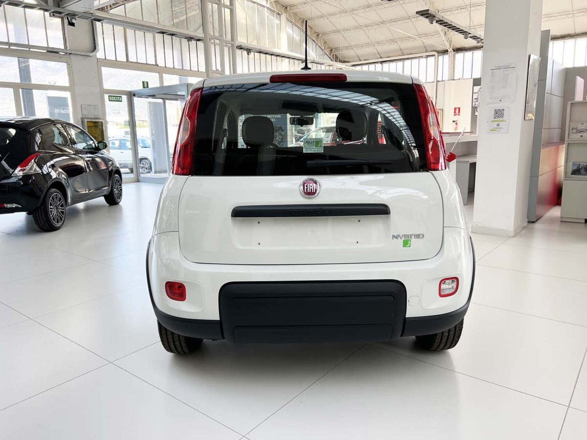 Fiat Panda: fino al 31 Marzo 2023 tua da Fiat Panda Hybrid posteriore fari