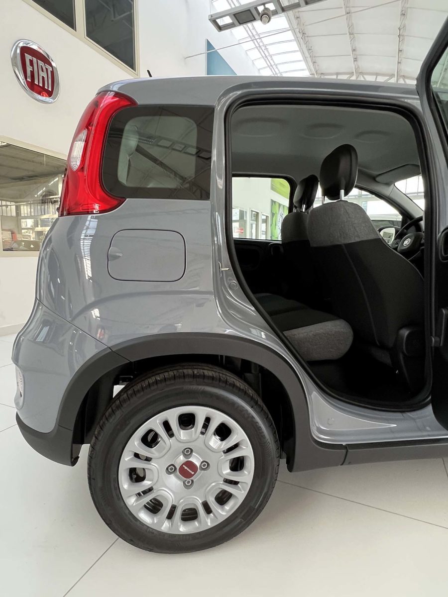 Fiat Panda: fino al 31 Marzo 2023 tua da Fiat Panda Hybrid spaziosa portiera posteriore