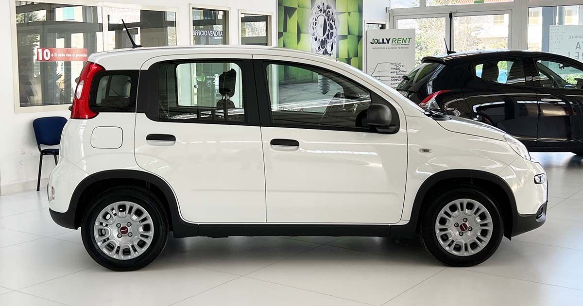 Fiat Panda: fino al 31 Marzo 2023 tua da Fiat Panda promo profilo laterale colore bianco