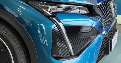 Bozza automatica Peugeot profilo anteriore fari firma luminosa design
