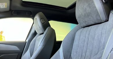 Peugeot 408: nuova, colore Grigio Titanium e in pronta consegna Peugeot tettino e interno