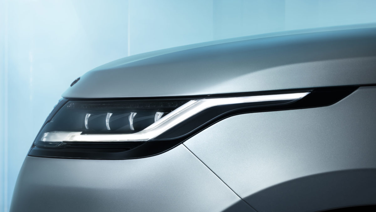 Jaguar Land Rover collabora con la Tata Technologies per accelerare la trasformazione digitale delle sue attività industriali RR Velar MY Detail