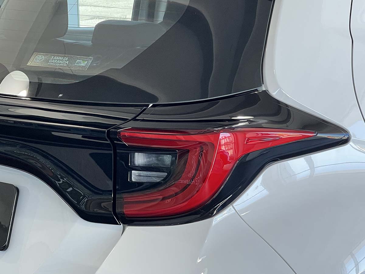 Toyota Yaris: fino al 31 Marzo 2023 tua da Toyota Yaris fari posteriori