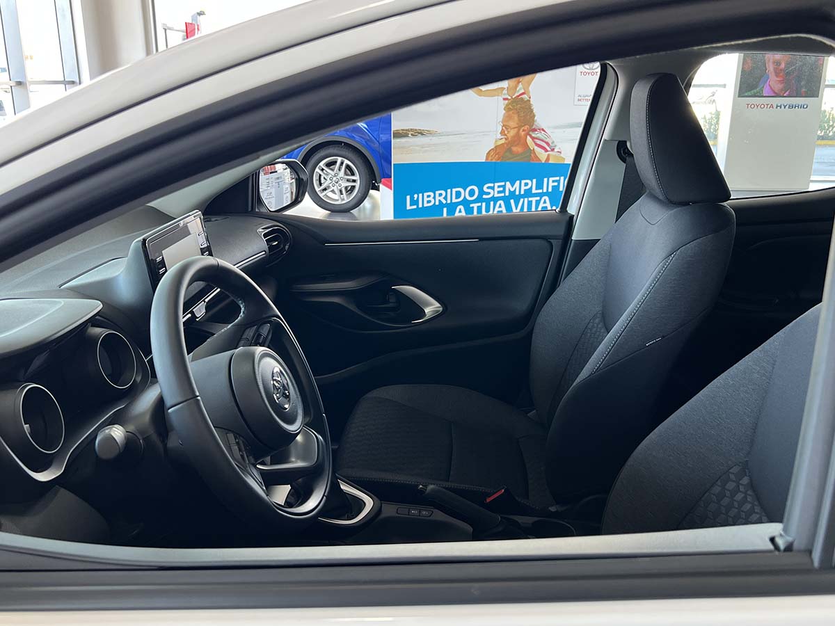 Toyota Yaris: fino al 31 Marzo 2023 tua da Toyota Yaris interno volante sedili