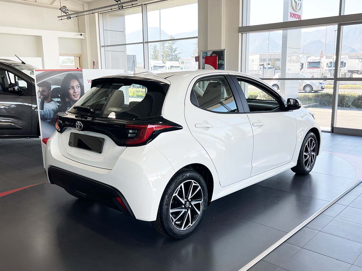 Toyota Yaris: fino al 31 Marzo 2023 tua da Toyota Yaris posteriore e profilo laterale