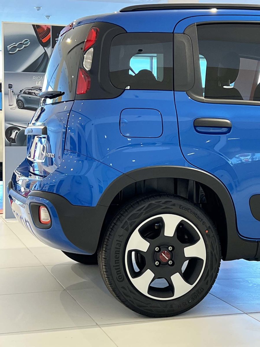 Fiat Panda Fiat Panda: tua da 99 euro al mese fino al 30 Aprile 2023 Fiat Panda angolo posteriore