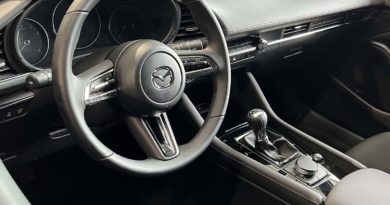 Mazda3 Versione Speciale “HOMURA”: scoprila da Jolly Auto Mazda interno volante
