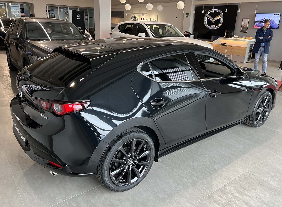 Mazda3 Versione Speciale “HOMURA”: scoprila da Jolly Auto Mazda tettino andrea