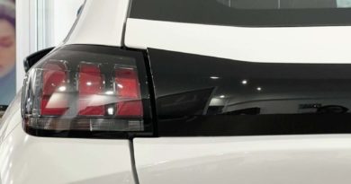 Peugeot e-208 in pronta consegna con extra sconto da Jolly Automobili Peugeot e firma luminosa posteriore