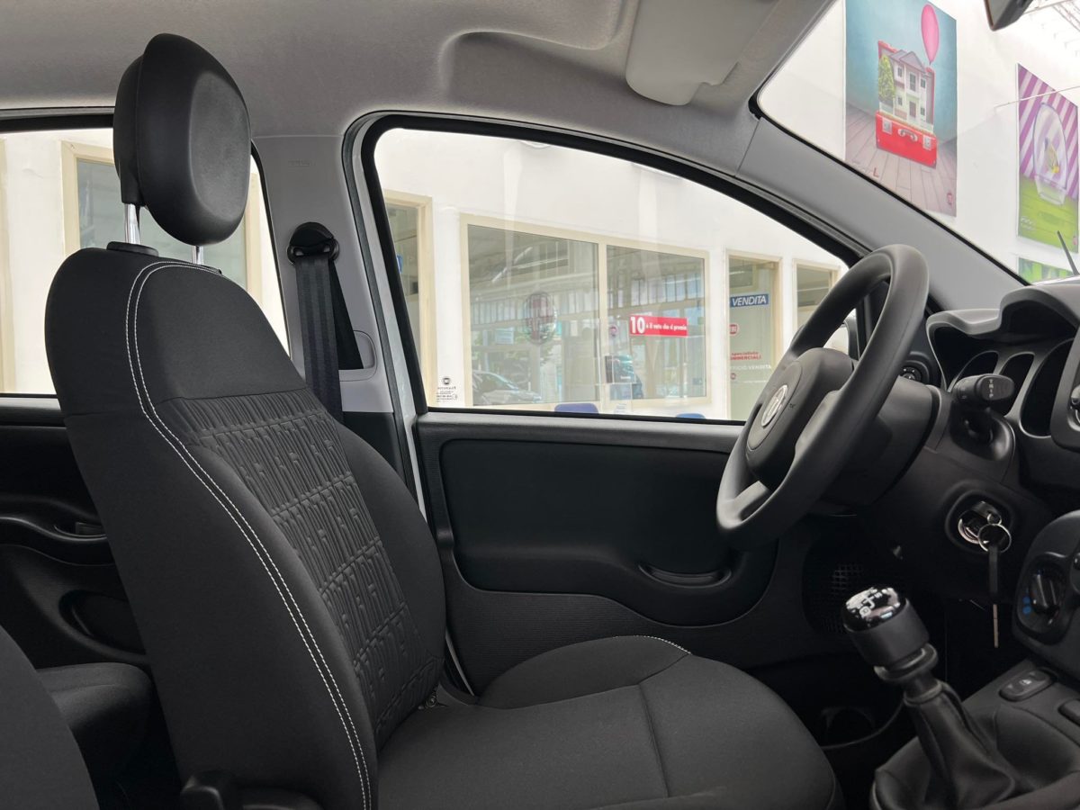 Fiat Panda: tua da 99 € al mese fino al 31 Maggio 2023 Fiat Panda interni anteriori volante sedile