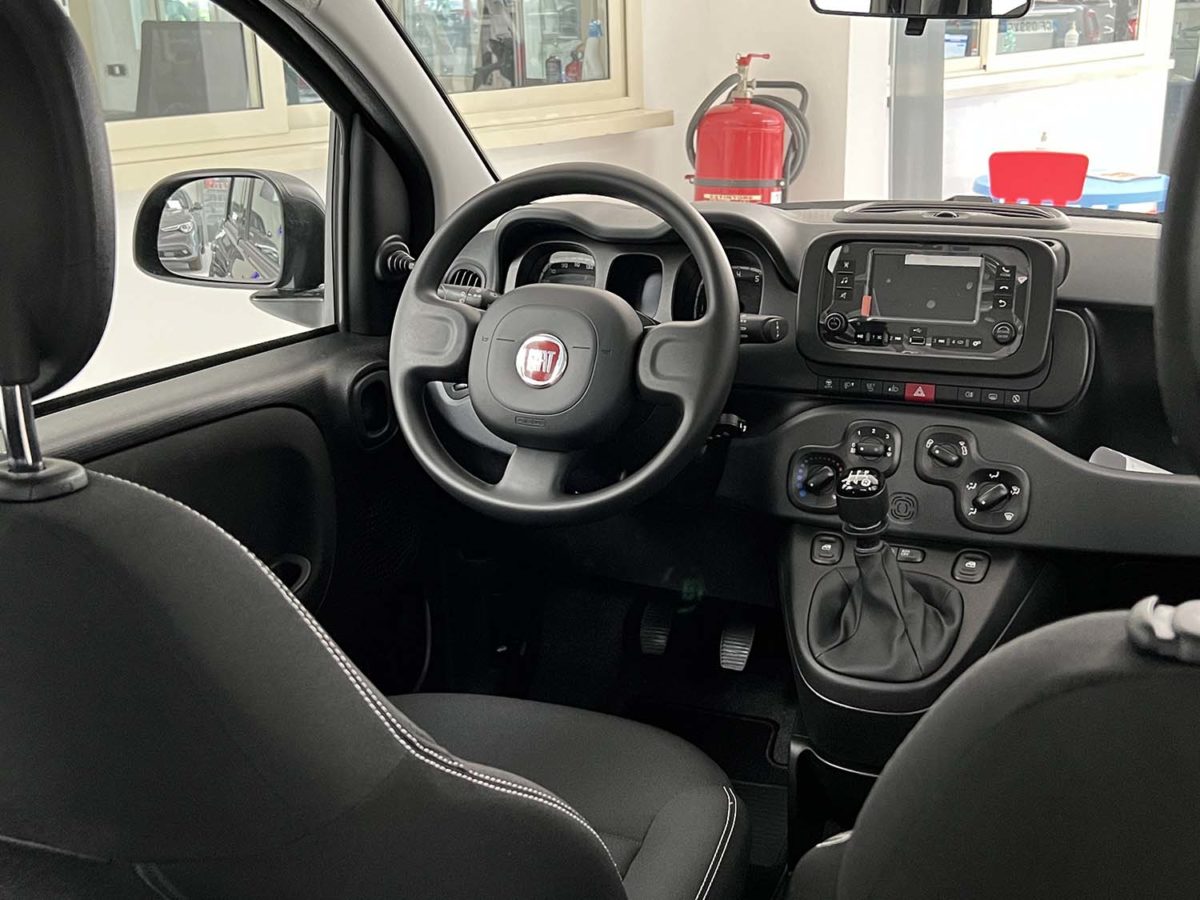 Fiat Panda: fino al 31 Luglio tua da 99 euro al mese Fiat Panda vano interni