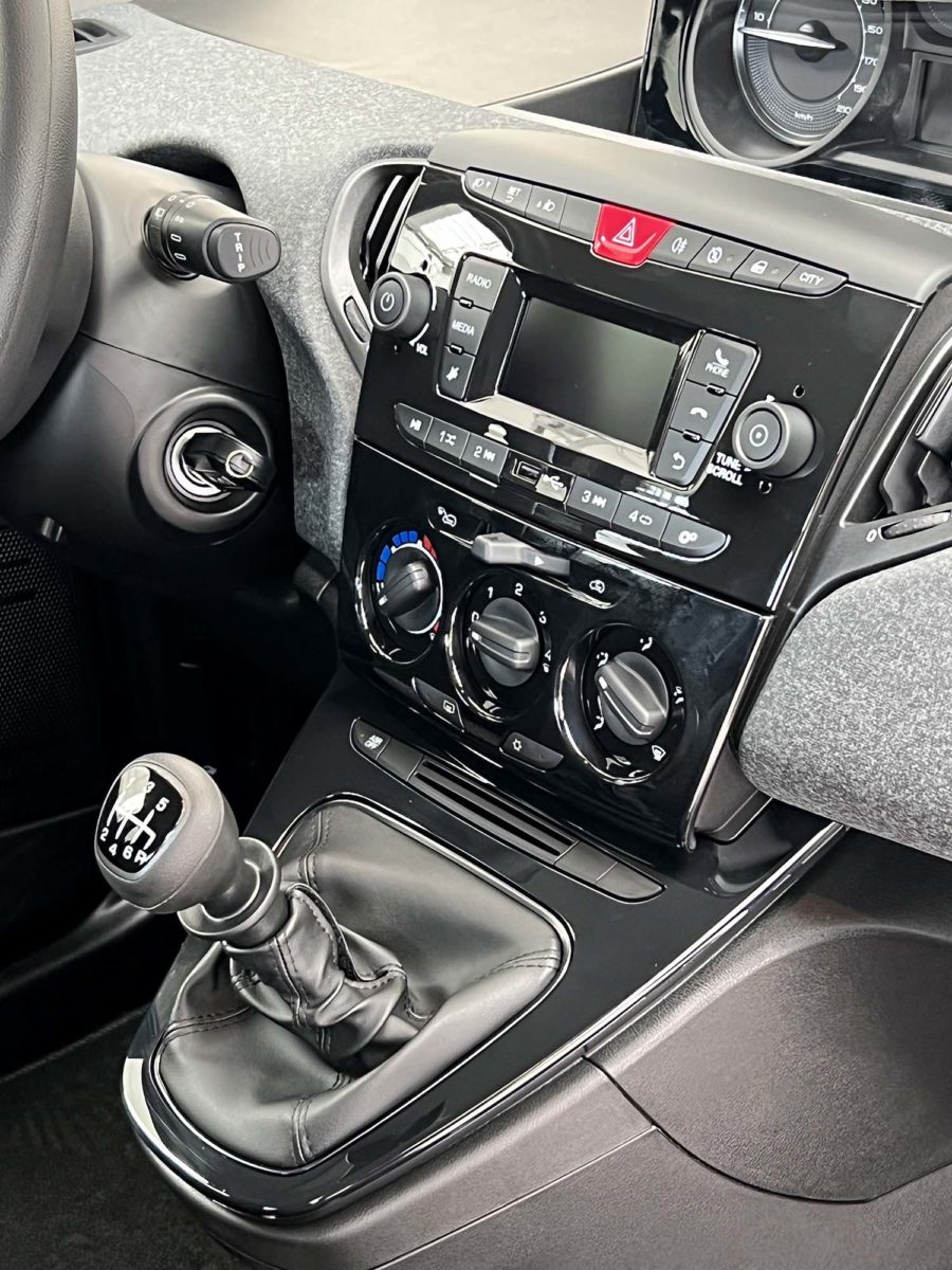 Lancia Ypsilon: fino al 31 Luglio 2023 tua da 159 euro al mese Lancia Ypsilon cambio schermo