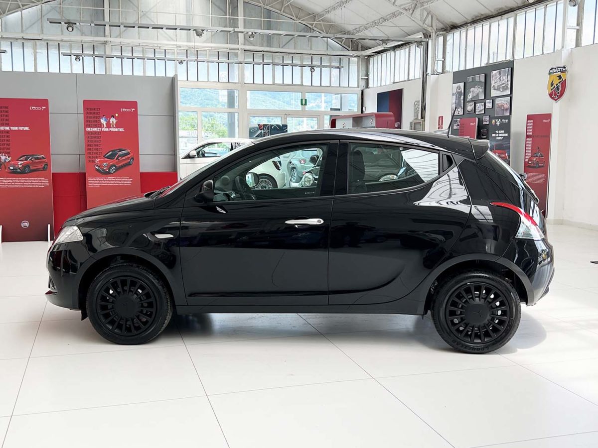 Lancia Ypsilon: fino al 31 Luglio 2023 tua da 159 euro al mese Lancia Ypsilon profilo guidatore