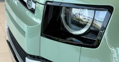 Land Rover Defender: fino al 31 Luglio 2023 tua da 500 euro al mese con Leasing+ Land Rover Defender frontale particolare profilo
