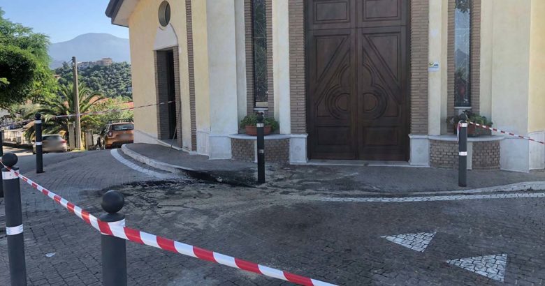 Tentano di dar fuoco alla chiesa della "Santissima Trinità" santuario ss trinità copia