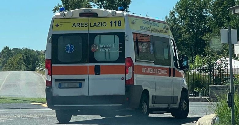 Tragico incidente stradale, una vittima Ambulanza