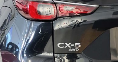 Mazda CX faro posteriore firma luminosa