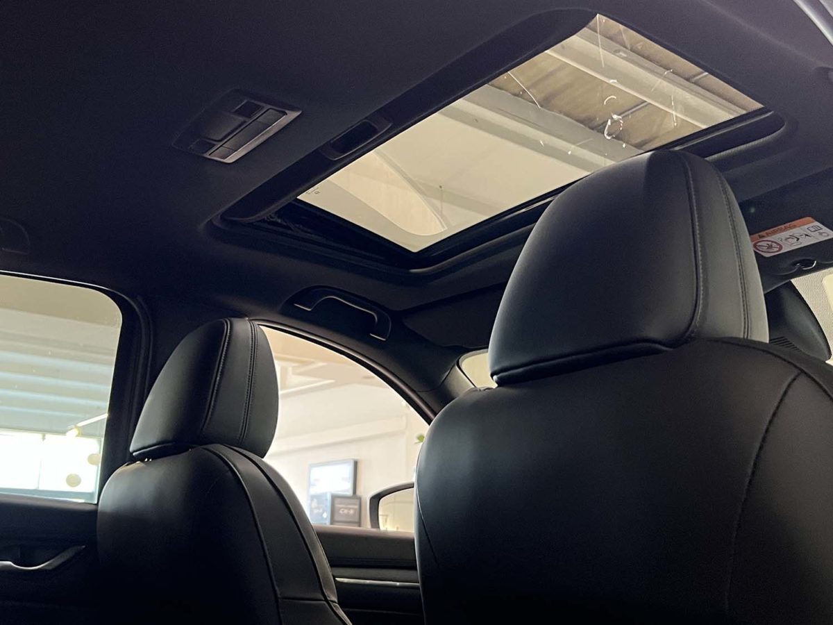 Mazda CX interni sedili tettino apribile