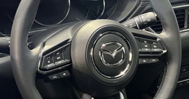 Mazda CX volante interni