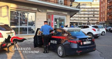 Rapinato mentre preleva danaro al bancomat; arrestati 2 stranieri Carabinieri Frosinone