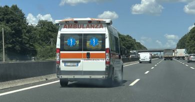 Ennesimo incidente nel tratto ciociaro dell'A1 ambulanza copia